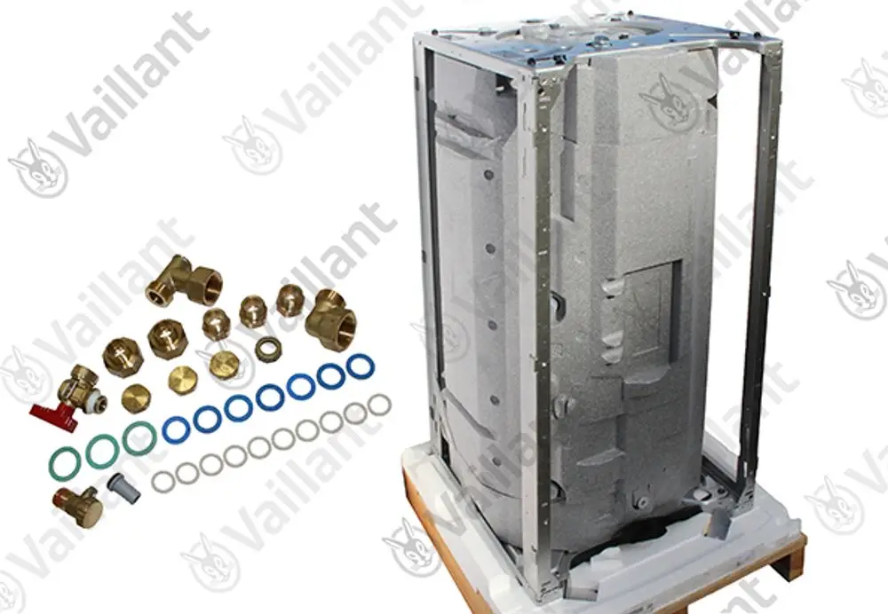 Vaillant Speicherbehälter in grauer Farbe mit verpacktem Zubehör, einschließlich Regelventilen und Dichtungen, auf Holzpalette platziert.